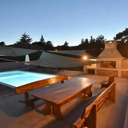 Willa Pinia With Pool, Zadar