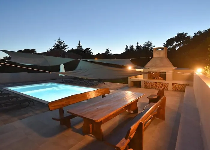 Willa Pinia With Pool, Zadar