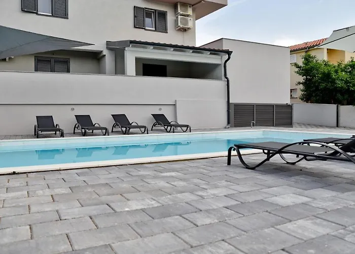 Pinia With Pool,