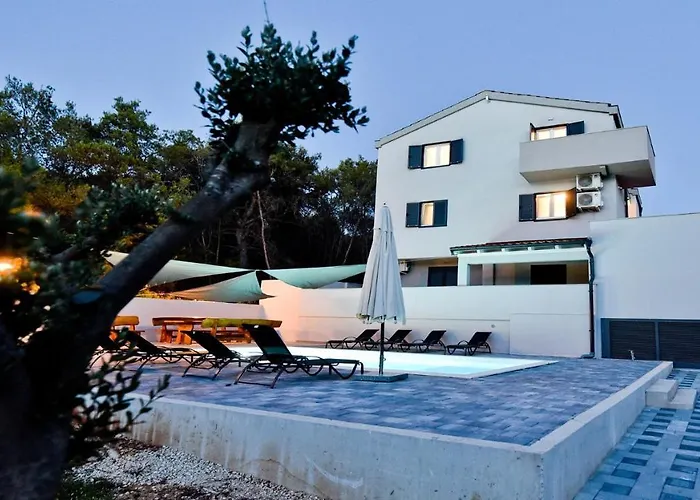 Pinia With Pool, Willa *