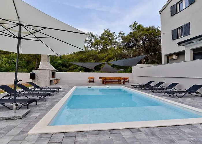 Willa Pinia With Pool,