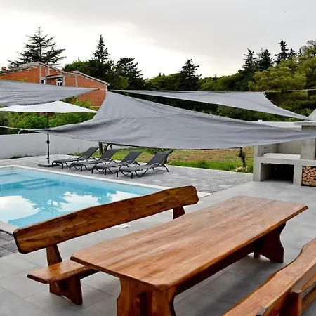 Pinia With Pool, *