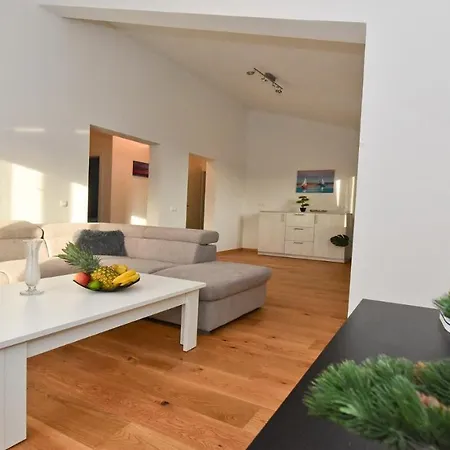 Pinia With Pool, Villa Zadar