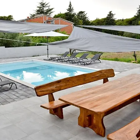 Pinia With Pool, Zadar