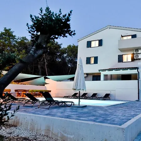 Pinia With Pool, Willa *