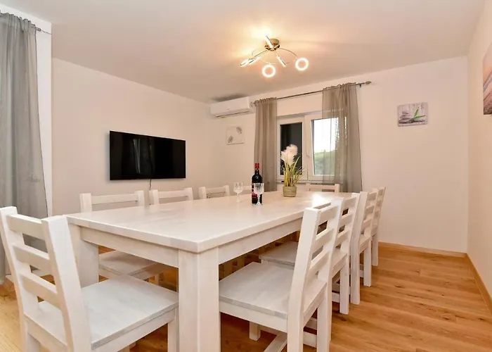 Pinia With Pool, Villa