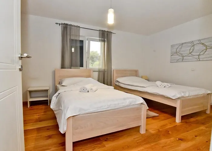 Villa Pinia With Pool,