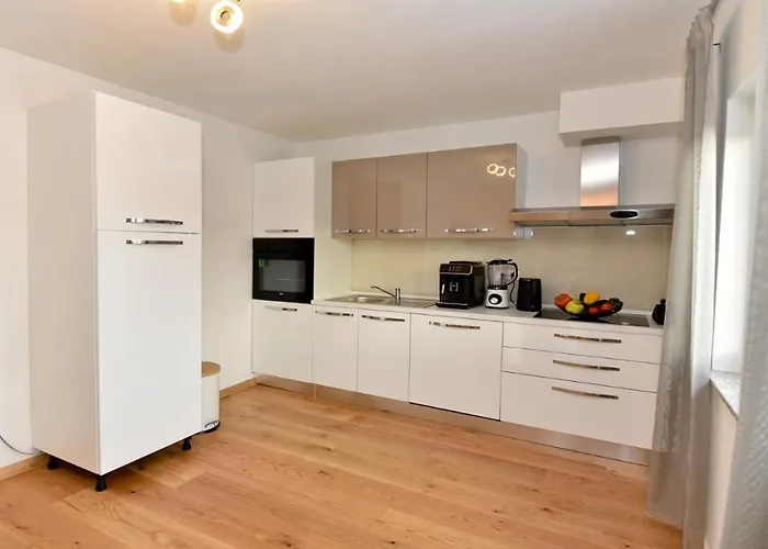 Pinia With Pool, Zadar