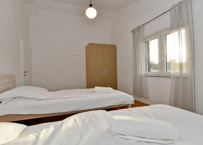 Pinia With Pool, Zadar