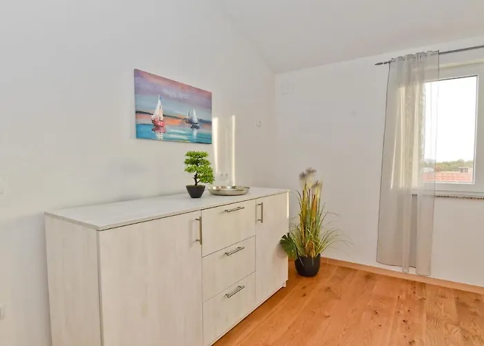 Pinia With Pool, Villa *