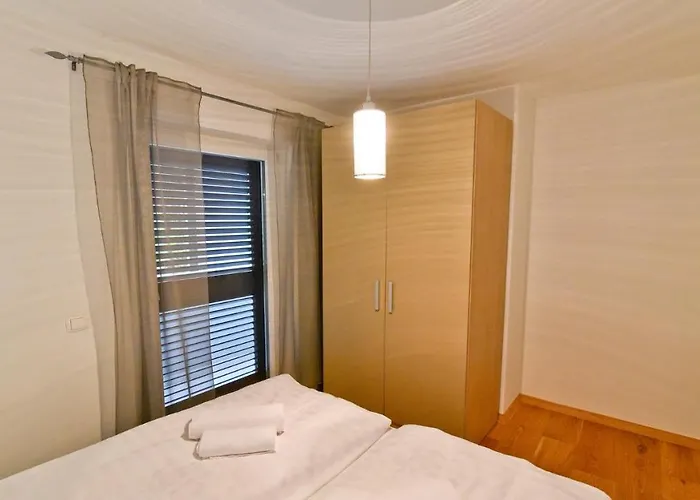 Pinia With Pool, Villa *