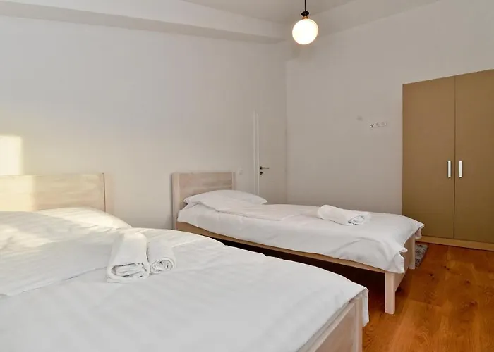 Villa Pinia With Pool,