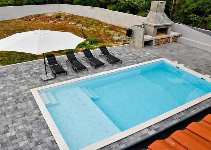 Villa Pinia With Pool, *